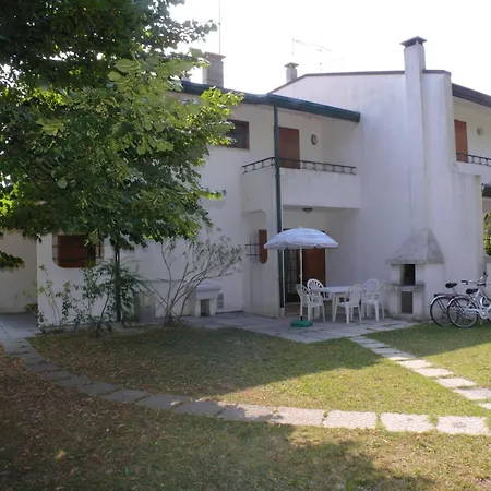 Ferienhaus Fuer 6 Personen Ca 50 Qm In Bibione, Adriakueste Italien Und Umgebung - B63118 * Bibione