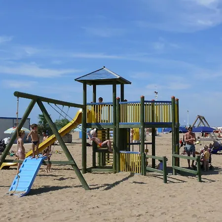 Ferienhaus Fuer 6 Personen Ca 50 Qm In Bibione, Adriakueste Italien Und Umgebung - B63118 * Bibione